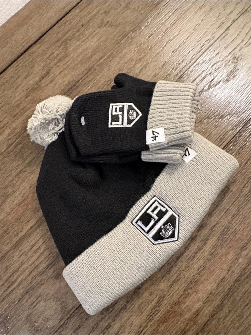 NWT [‘47] LA Kings 👑 NHL Team Knit Beanie Winter Hat & Mittens Set Black, Infant